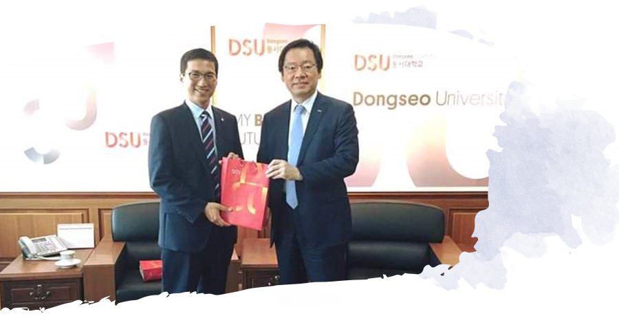 ▲   With President Jang Je-kook of Dongseo University who supported the designation of KSI San Antonio