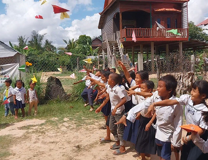 캄보디아 시엠레아프 세종학당은 프까롬쩨익 초등학교에서 봉사 활동을 진행했다