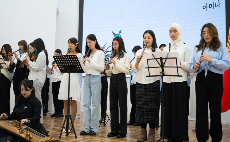Performance of danso medley and gayageum ensemble at the completion ceremony