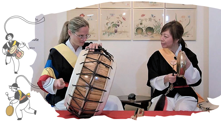 Samulnori (traditional percussion quartet) by Jin Man-hee. Singing a melody to the rhythm with oral sounds