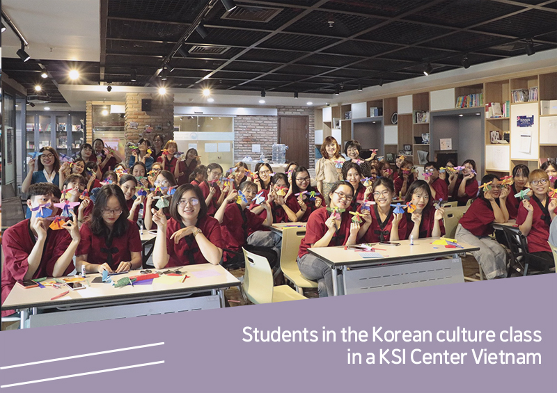 Students in the Korean culture class in a KSI Center Vietnam