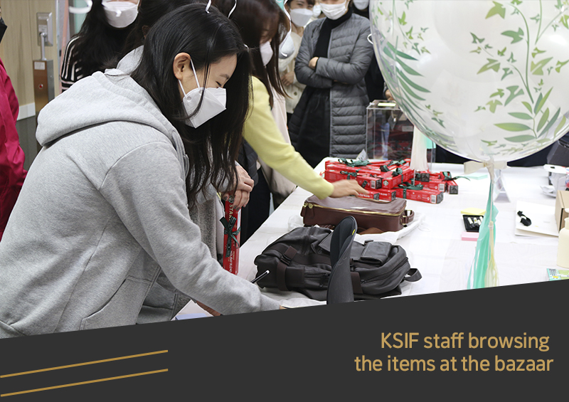 KSIF staff browsing the items at the bazaar